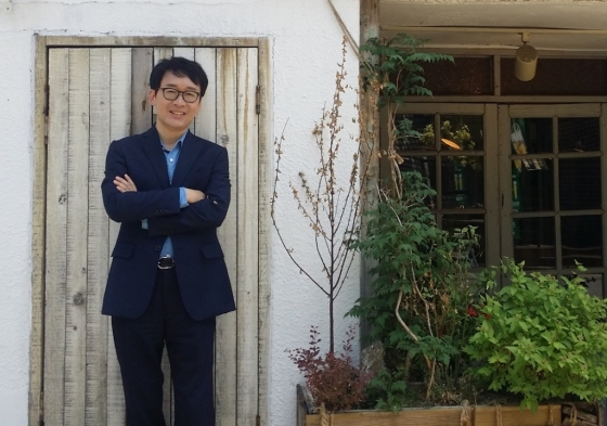 판사 출신 추리소설 작가 도진기가 최근 첫소설집 '악마의 증명'을 펴냈다. /사진제공=본인