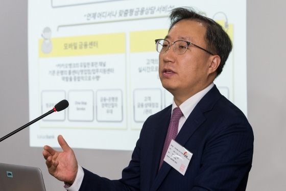 윤호영 카카오뱅크 대표가 지난 4월5일 은행업 인가를 받고 카카오뱅크 전략에 대해서 설명하고 있다. / 사진제공=카카오뱅크