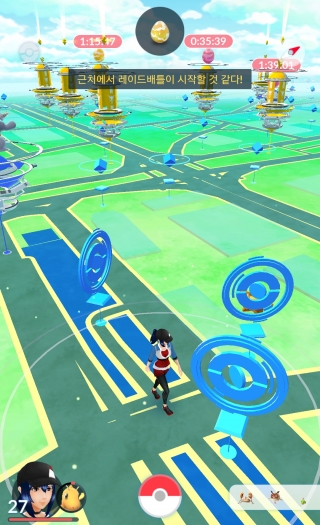 레이드 배틀에 참여하려면 배틀이 열리는 시간에 맞춰 해당 체육관(포켓몬 알과 타이머가 뜬 장소) 근처로 이동해야 한다. 강력한 포켓몬이 나타나기 때문에 체육관에 모인 게이머 수가 적으면 배틀에서 승리하기 어렵다.