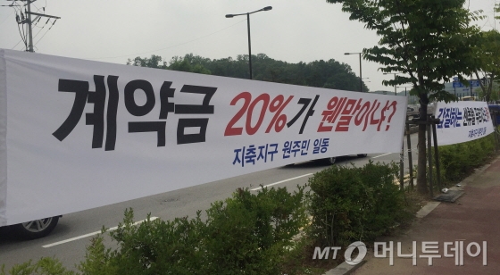 지난 1일 경기도 고양시 덕양구 원흥동 지축역센트럴푸르지오 모델하우스 앞. 입장을 위한 대기줄이 길게 늘어져 있다. 입장까지 최소 1시간에서 2시간이 소요된다는 게 분양 관계자들의 설명이다. /사진=배규민 기자