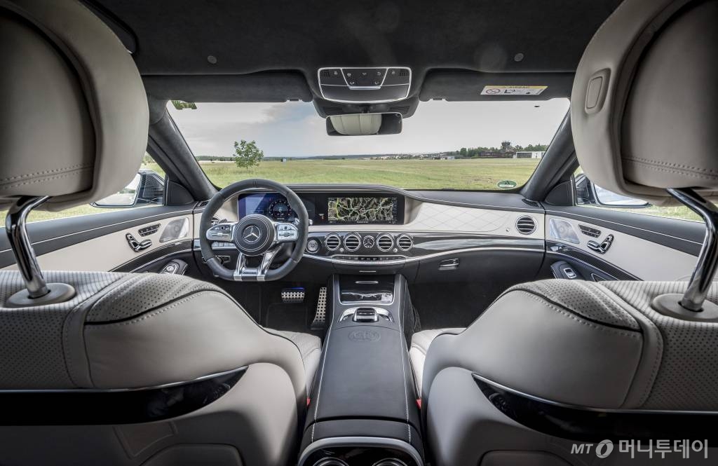 '메르세데스-AMG S 63 4매틱+' 내부/사진=메르세데스-벤츠