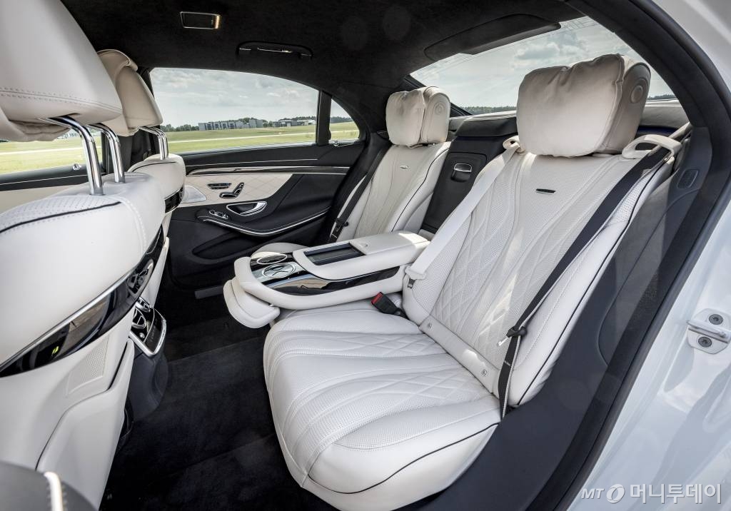 '메르세데스-AMG S 63 4매틱+' 뒷좌석/사진=메르세데스-벤츠