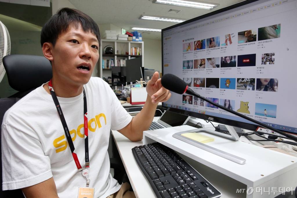 최혁재 마이쿤 대가 소셜 라디오 '스푼'에 대해 설명하고 있는 모습. /사진= 임성균 기자