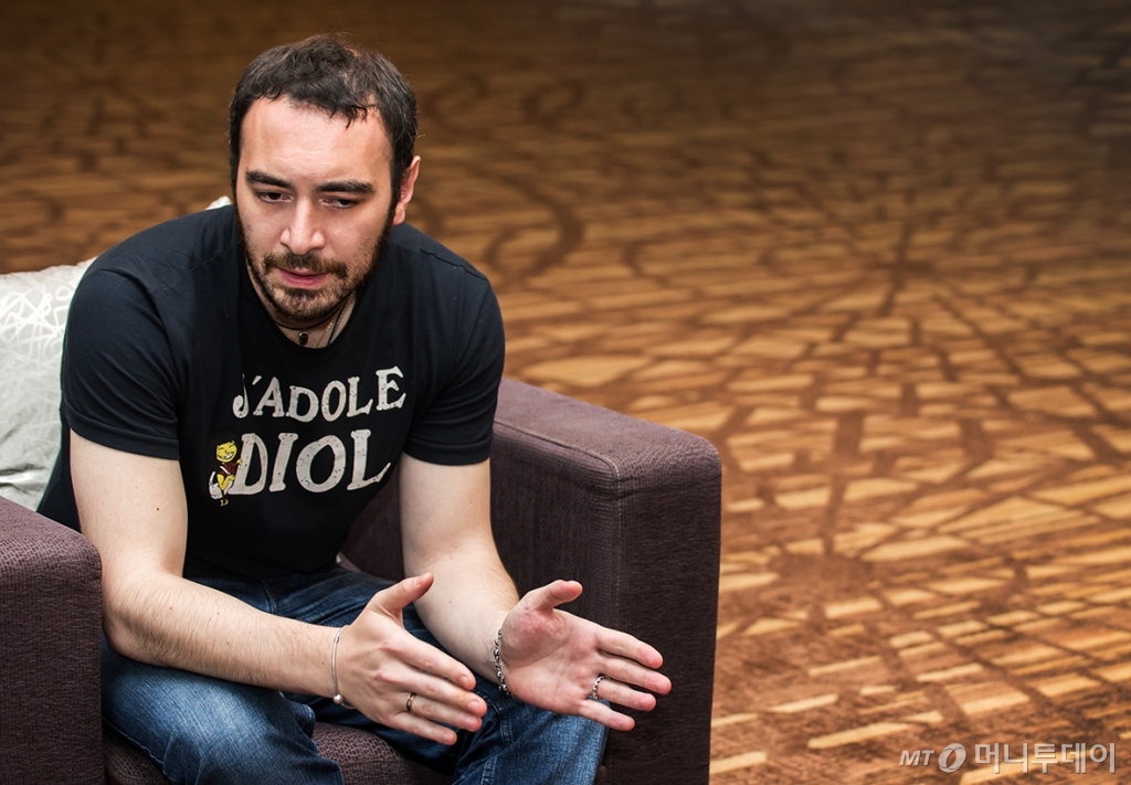 조르벡 구가에브가 28일 오후 강원 평창군 알펜시아리조트 콘서트홀에서 인터뷰를 진행하고 있다. /사진=평창대관령음악제