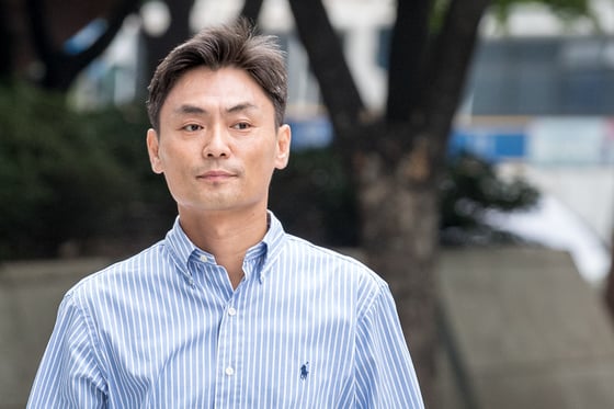 인사청문회를 하루 앞둔 박성진 중소벤처기업부 장관 후보자가 10일 오후 서울 여의도에 마련된 사무실로 출근하고 있다. 2017.9.10/뉴스1 <저작권자 © 뉴스1코리아, 무단전재 및 재배포 금지>