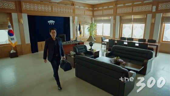 민정수석실 비교-드라마 '비밀의 숲' 장면/청와대 인스타그램