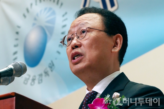 최흥식 금융감독원장이 11일 첫 민간 출신 금감원장으로 취임했다. /사진=뉴스1