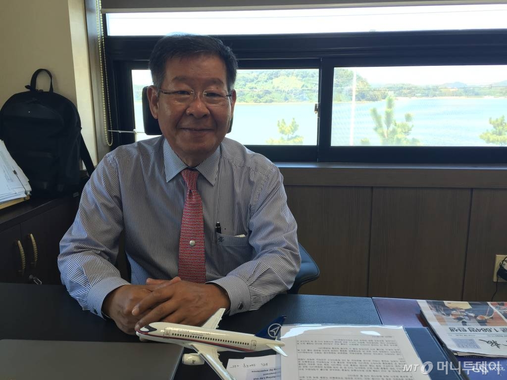 이창우 샘코 회장이 경남 사천 본사 사무실에서 머니투데이와 인터뷰를 진행했다./사진=박계현기자 unmblue@