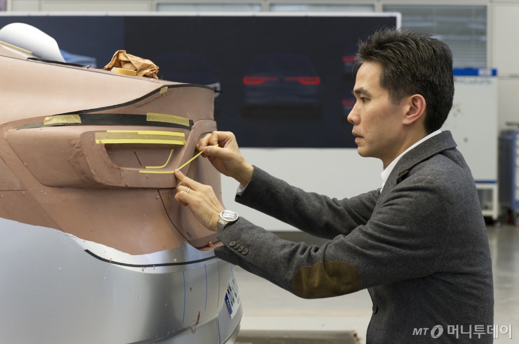 안쏘니 로 르노 익스테리어디자인 총괄부사장의 작업 모습 /사진제공=르노그룹