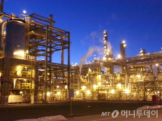 우즈베키스탄 우스튜르트 가스·케미컬 복합 플랜트(UGCC) 전경. 한국가스공사가 개발·운영 중인 수르길가스전에서 나온 천연가스에서 고분자 폴리머를 추출해 고밀도폴리에틸엔(HDPE) 등을 만들어 수출한다. /사진제공=한국가스공사