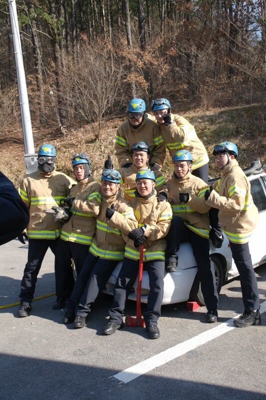 2013년 4월, 충청소방학교 68기 동기들과. 사진 맨 뒷줄 오른쪽이 이루리 소방경/사진=본인 제공