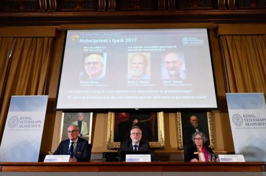 스웨덴 왕립과학원 노벨위원회가 올해 물리학상 수상자를 발표하고 있다/사진=스웨덴 왕립과학원 노벨위원회