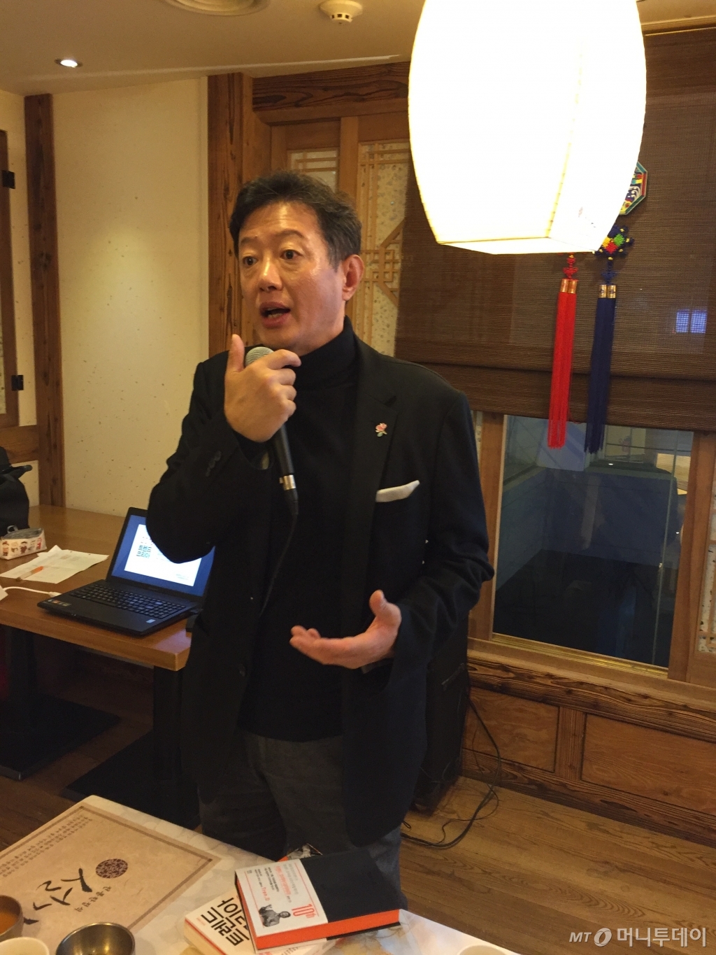 2007년부터 그 해 동물 띠로 표제어를 만들어 트렌드를 설명해 온 김난도 교수. 그렇게 만든 '트렌드 코리아'가 올해 10주년을 맞았다. /사진=김고금평 기자