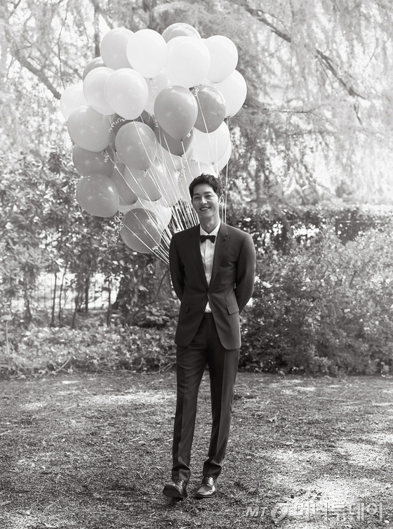 '송송커플' 송혜교, 송중기가 31일 오후 4시 서울 신라호텔 영빈관에서 결혼식을 올린 가운데 웨딩 화보를 공개했다. 2017.10.31./뉴스1 사진=블러썸 엔터테인먼트 & UAA  <저작권자 © 뉴스1코리아, 무단전재 및 재배포 금지>