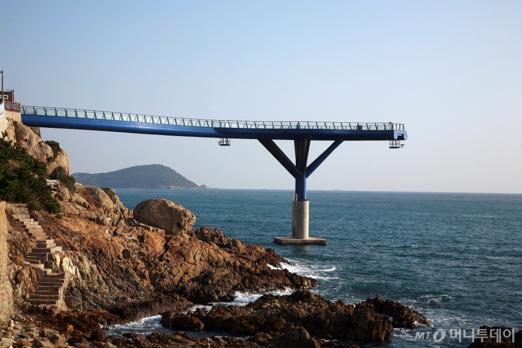 해운대온천 주변, 청사포 다릿돌전망대의 전경. /사진제공=문일식