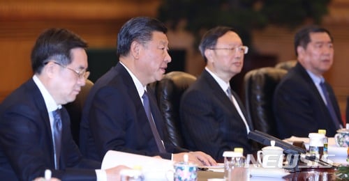 【베이징(중국)=뉴시스】전진환 기자 = 시진핑 중국 국가주석이 14일 오후(현지시각) 중국 베이징 인민대회당에서 문재인 대통령과 한-중 확대정상회담을 하고 있다. 2017.12.14.   amin2@newsis.com