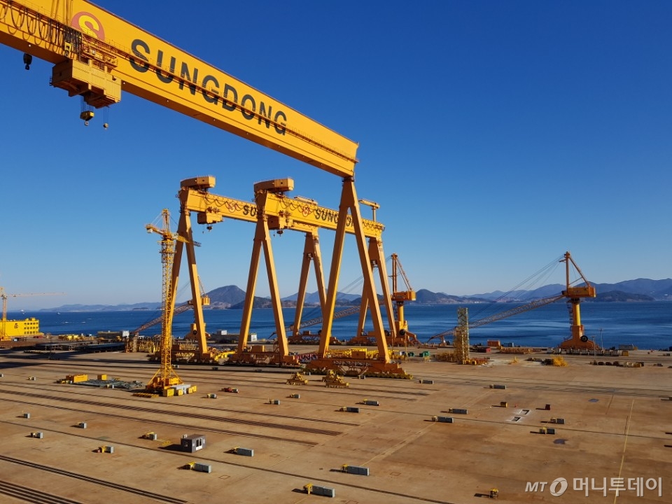 통영에 위치한 성동조선해양 2야드가 비어있는 모습. /사진=강기준 기자.