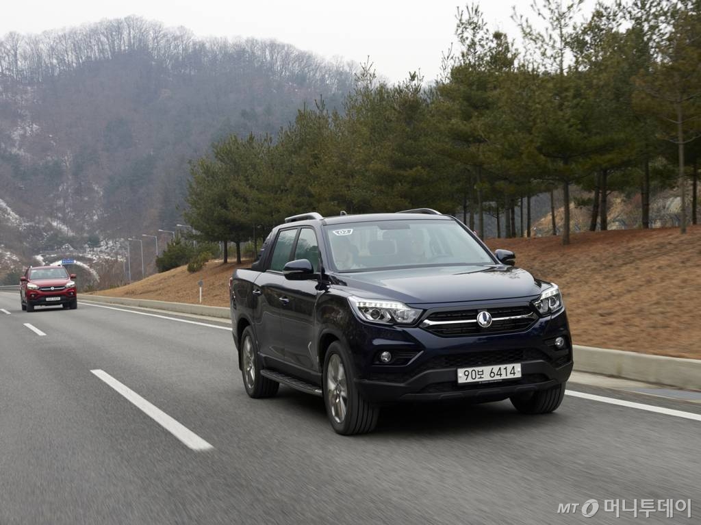 '렉스턴 스포츠'의 주행 모습/사진=쌍용자동차