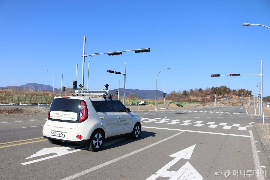 대구 지능형자동차부품진흥원에서 시험 중인 차량 모습./사진제공=지능형자동차부품진흥원