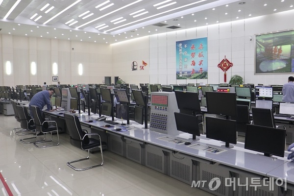 중한석화 통합조정실 모습. 제품별 생산 공정을 모니터링하는 곳이다./사진= 진상현 베이징 특파원.