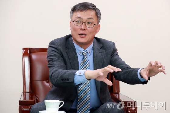 강성주 우정사업본부장이 미래 30년 우정사업본부의 미래를 설명하고 있다. /사진=임성균 기자.