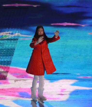 9일 강원도 평창올림픽스타디움에서 열린 평창동계패럴림픽 개막식에서 시각장애인 소녀 이소정이 상상의 나래를 펼치는 문화공연을 하고 있다. 지난 1988년 서울패럴림픽 이후 30년 만에 국내에서 열리는 이번 패럴림픽은 49개국 570명이 출전, 역대 최대 규모로 오는 18일까지 열린다. 2018.3.9/뉴스1  <저작권자 © 뉴스1코리아, 무단전재 및 재배포 금지>