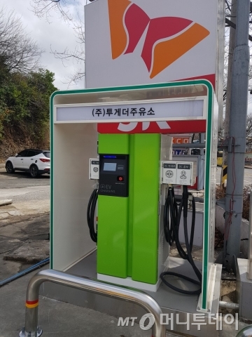 투게더 주유소에 세워진 전기차 충전기. 오는 6월 수소충전소까지 '연료 풀라인업'을 갖추게된다./사진(울산)=장시복 기자