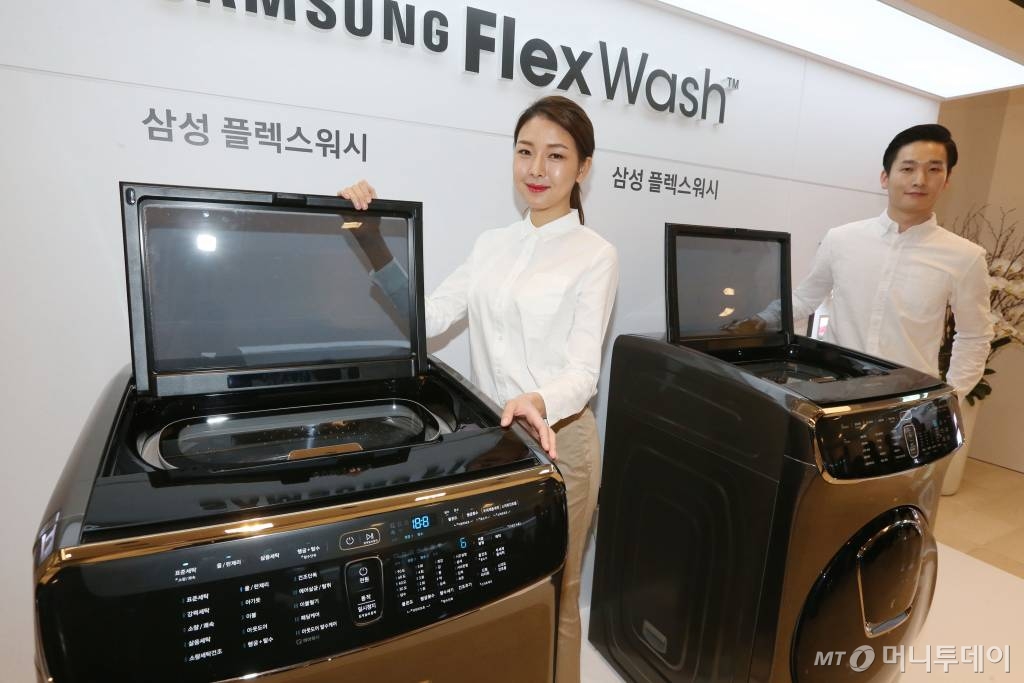 삼성전자 3도어 올인원 세탁기 '플렉스워시'. /사진=이기범 기자