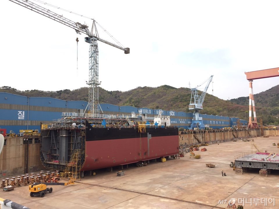 경남 창원시 진해구 STX조선해양 조선소 도크./사진=한민선기자