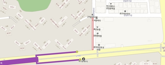 철거예정인 고덕전통시장 노점길(빨간색 부분, 네이버 제공). © News1