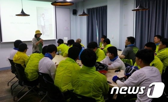 25일 오전 서명숙 제주올레 이사장의 강연을 듣는 고봉중·고등학교(서울소년원) 학생 및 교사·멘토들. (법무부 제공). © News1