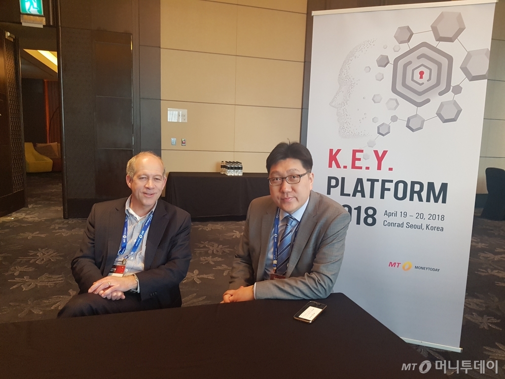 폴 이스케 교수(왼쪽), 변부환 교수 /사진=이재은 기자