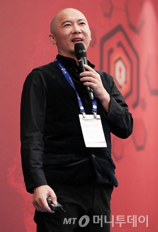 왕위하오 아하스쿨 대표가 지난달 19일 서울 영등포구 여의도동 콘래드호텔에서 열린 머니투데이미디어 글로벌 컨퍼런스'2018 키플랫폼(K.E.Y. PLATFORM 2018)'에서 특별 강연을 하고 있다./사진=김창현 기자