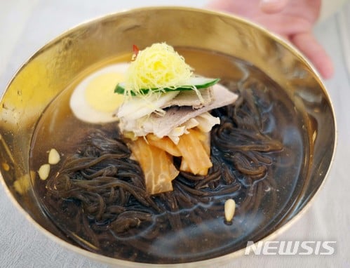 【평양=뉴시스】평양 옥류관의 냉면. 2018.04.02.  photo@newsis.com  <저작권자ⓒ 공감언론 뉴시스통신사. 무단전재-재배포 금지.>