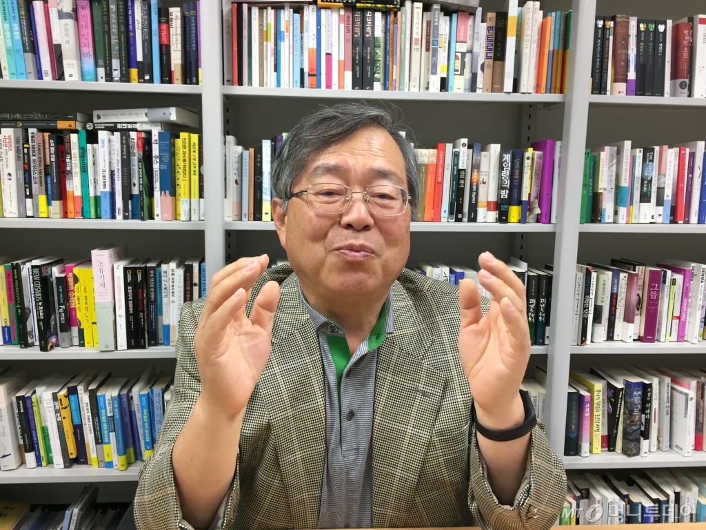 4년간 미얀마를 누비며 한권의 책으로 엮은 조용경 전 포스코 엔지니어링 대표이사. /사진=김고금평 기자