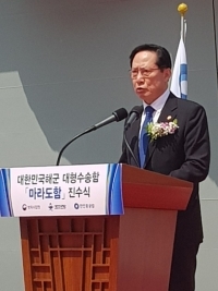 송영무 국방장관(사진)은 해군 출신으로 14일 마라도함 진수식에 참석해 축사를 하면서 우리 군이 동북아 평화를 수호하는데 앞장서 달라고 당부했다. / 사진 = 박준식 기자