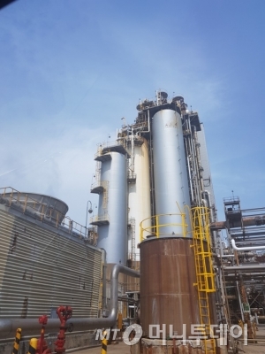 ↑ 잔사유 고도화 시설(Residue Upgrading Complex)은 원유 찌꺼기를 다시 걸러내어 휘발유와 프로필렌 등 고부가가치 석유제품을 만드는 지상유전으로 불린다. / = 박준식 기자