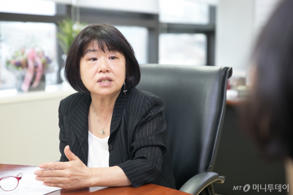 김인선 한국사회적기업진흥원 원장은 9일 본지와 인터뷰에서 "현장, 지역, 거버넌스라는 핵심 키워들르 바탕으로 사회적경제 지역 생태계가 더 잘 작동할 수 있도록 진흥원이 지원하겠다"고 포부를 밝혔다. /사진=이우기 작가