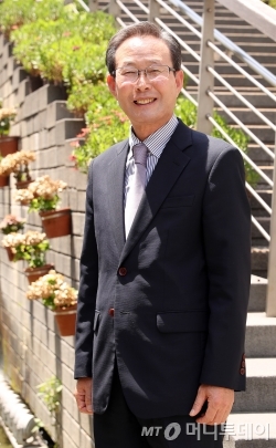 안동축제관광재단 문화관광해설사로 일하는 미소국가대표 이준용씨. /사진=김휘선 기자