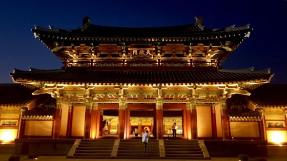 야간개장한 백제문화단지 모습. /사진제공=백제문화단지