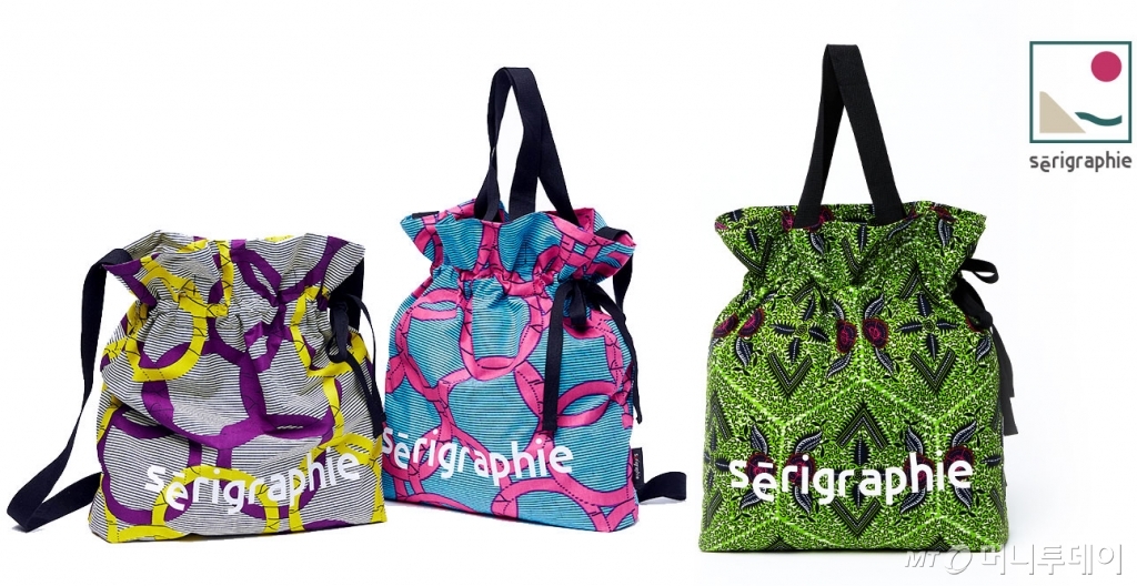 세리그라피의 '드로우 스트링 토트'백은 세네갈에서 건너온 상품이다. /사진제공=유니어쓰