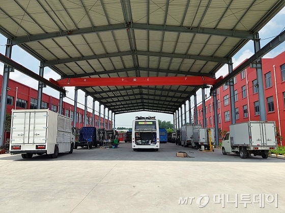 중국 루가오시 빙에너지 내부에서 수소연료전지를 탑재한 상용차 연구가 이뤄지고 있다./사진=장시복 기자