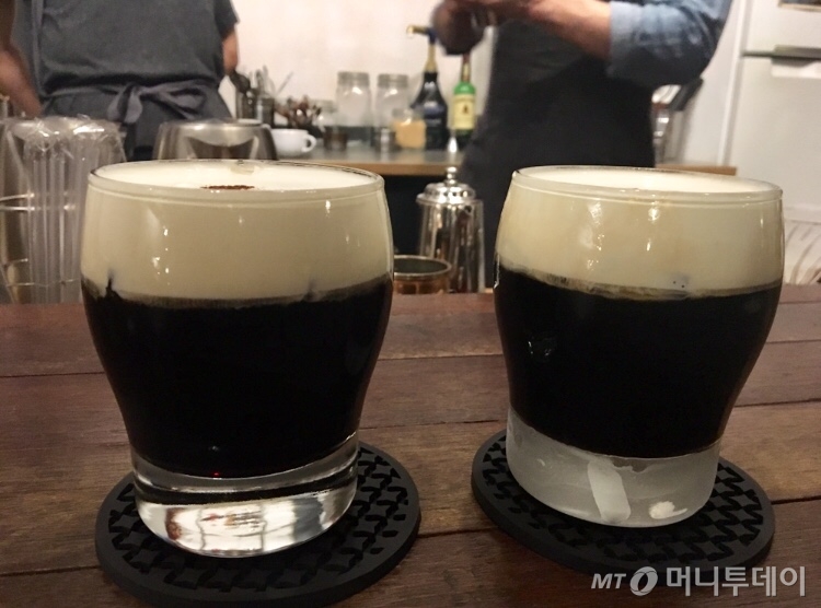 서울 망원동 한 카페서 1년 전 여름, 마지막으로 마신 아인슈페너(아메리카노에 설탕과 생크림을 얹어 만든 커피). 진한 커피에 달달한 크림이 일품이다./사진=남형도 기자
