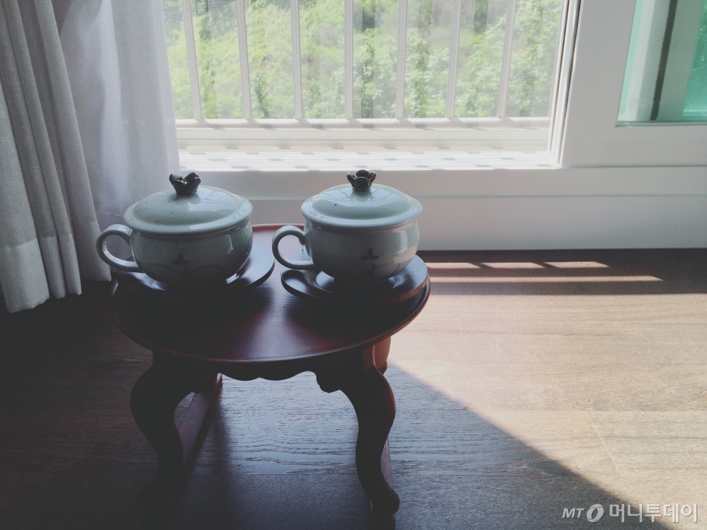 집에서 커피 대신 차 한 잔을 마시는 게 일과가 됐다. 사진은 예뻐 보이게 찍은 연출샷이다./사진=남형도 기자