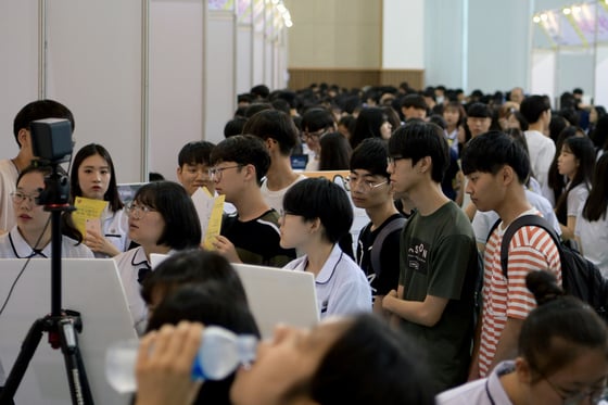 9일 강원 춘천시 한림대학교 레크리에이션센터 실내체육관에서 열린 전공페어에서 전국 중·고교생, 교사, 학부모 등이 전공별 부스에 참여하고 있다. /사진=뉴스1