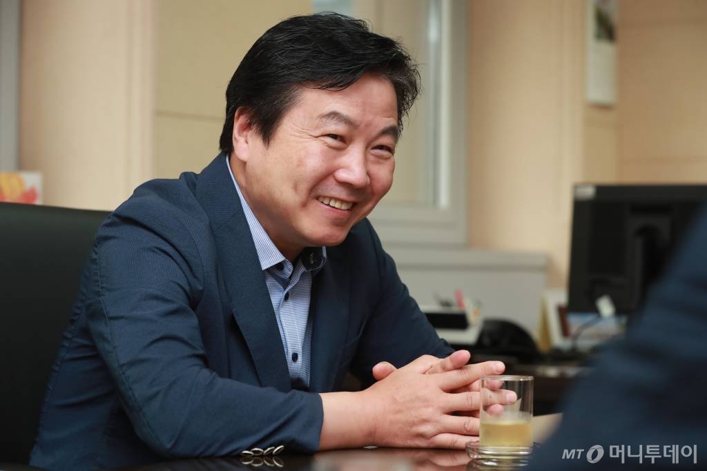 홍종학 중기부장관 대담