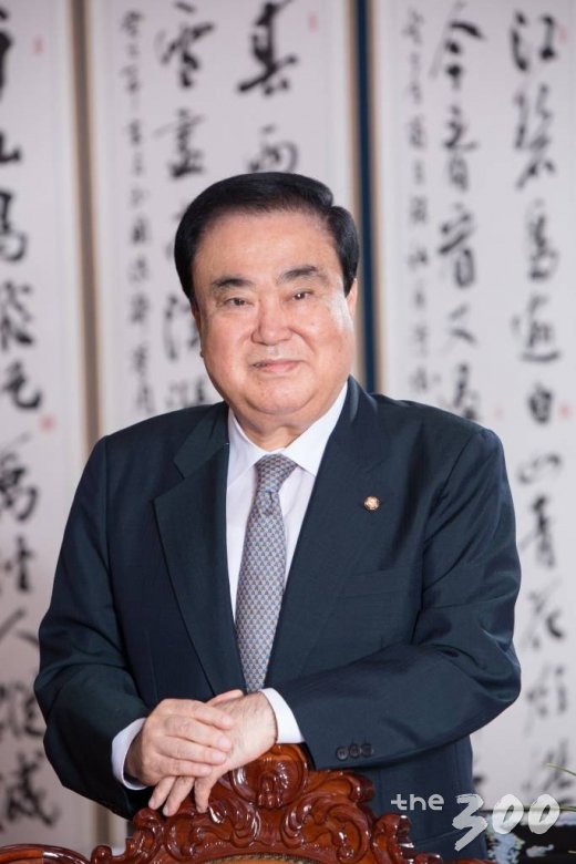 문희상 국회의장이 머니투데이 더300(the300)과 인터뷰를 하고 있다/사진=더리더