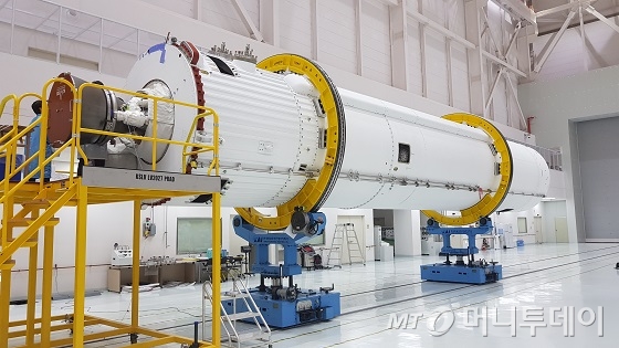 나로우주센터 조립동에서 대기중인 누리호 시험발사체/사진=류준영