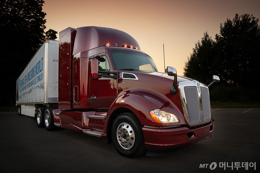 토요타가 개발, 미국 LA 인근 롱비치 항만에서 실증 운행중인 2번째 대형 수소전기 화물차/사진=토요타