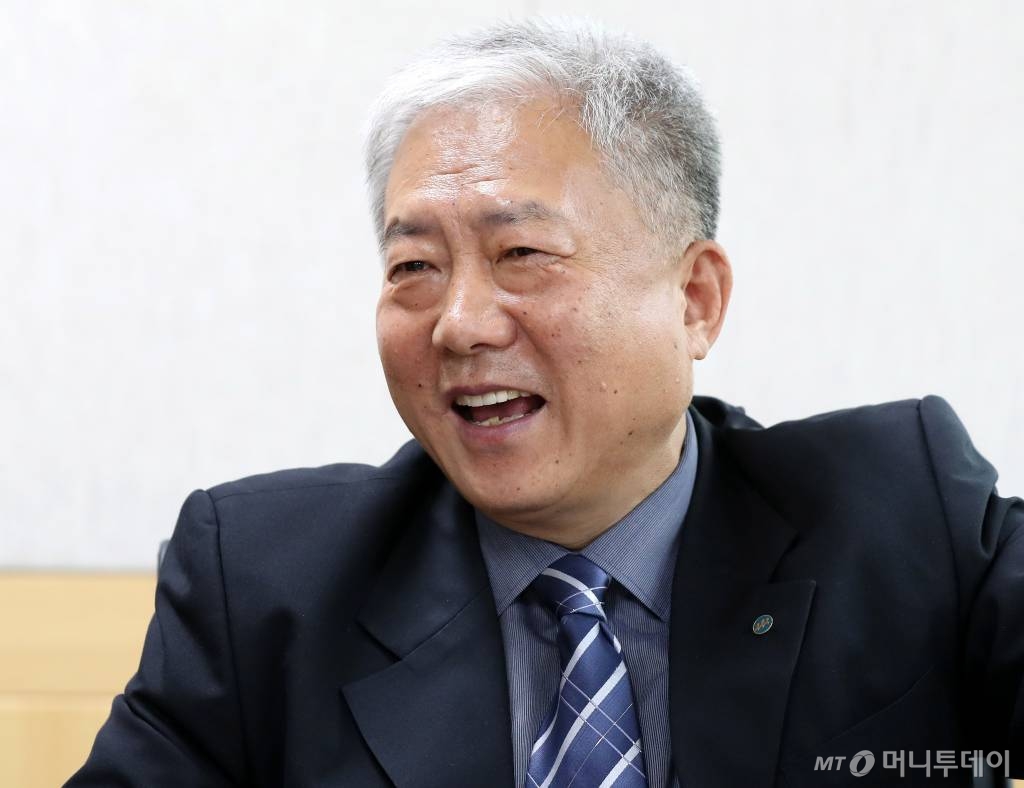 김동만 이사장은 "해외취업에 일부 문제가 있다고 해서 사업 전체를 부정하는 일은 있어서는 안된다"고 지적했다. /사진=홍봉진 기자